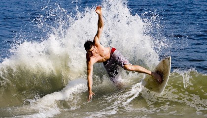 JIU YOU GAME-特色科技创新推动青少年青训设备升级，提升训练效果，青少年科技创新能力培养