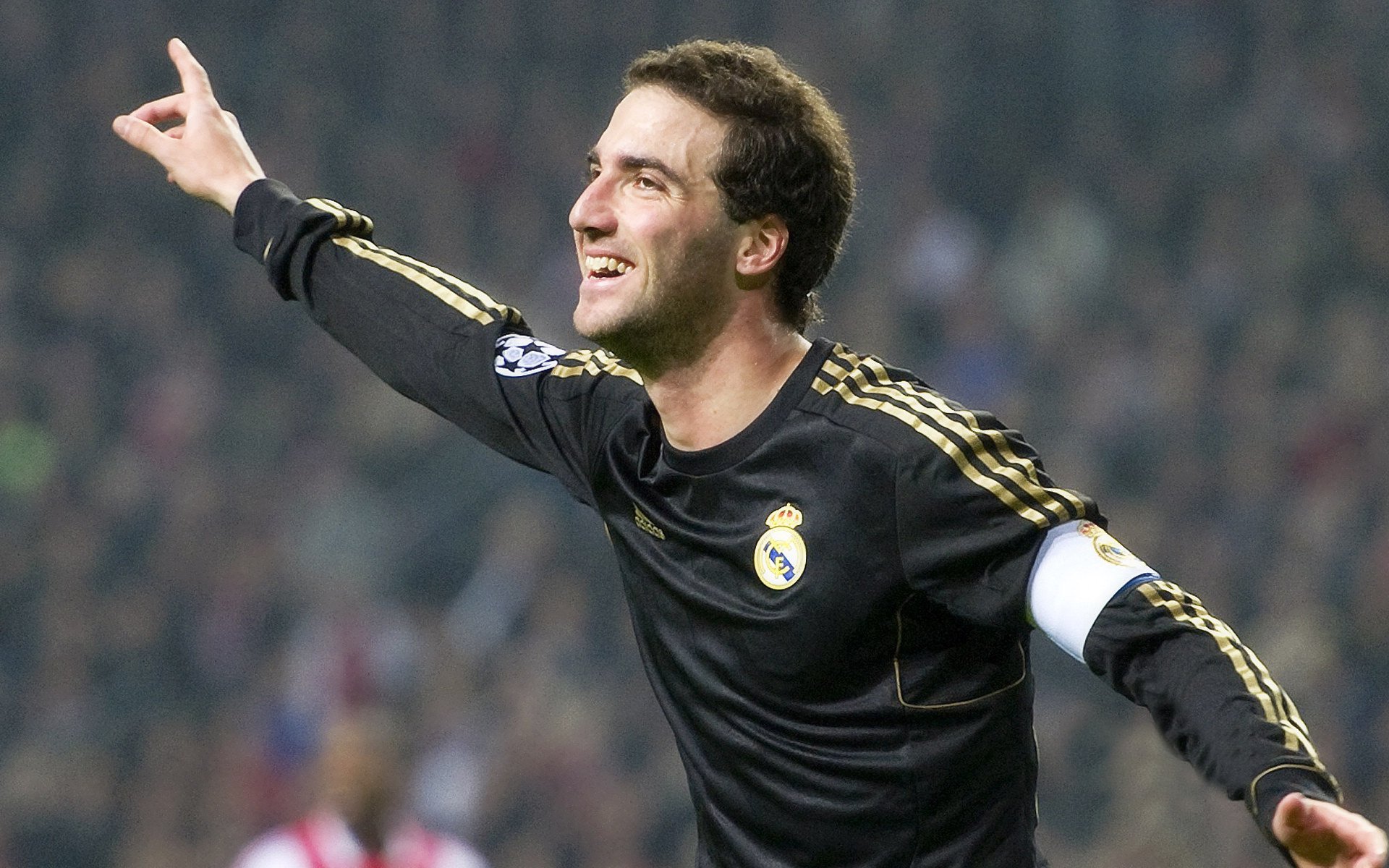 巴萨控球掌控全场，逐步蚕食对手，巴萨控球率达81%