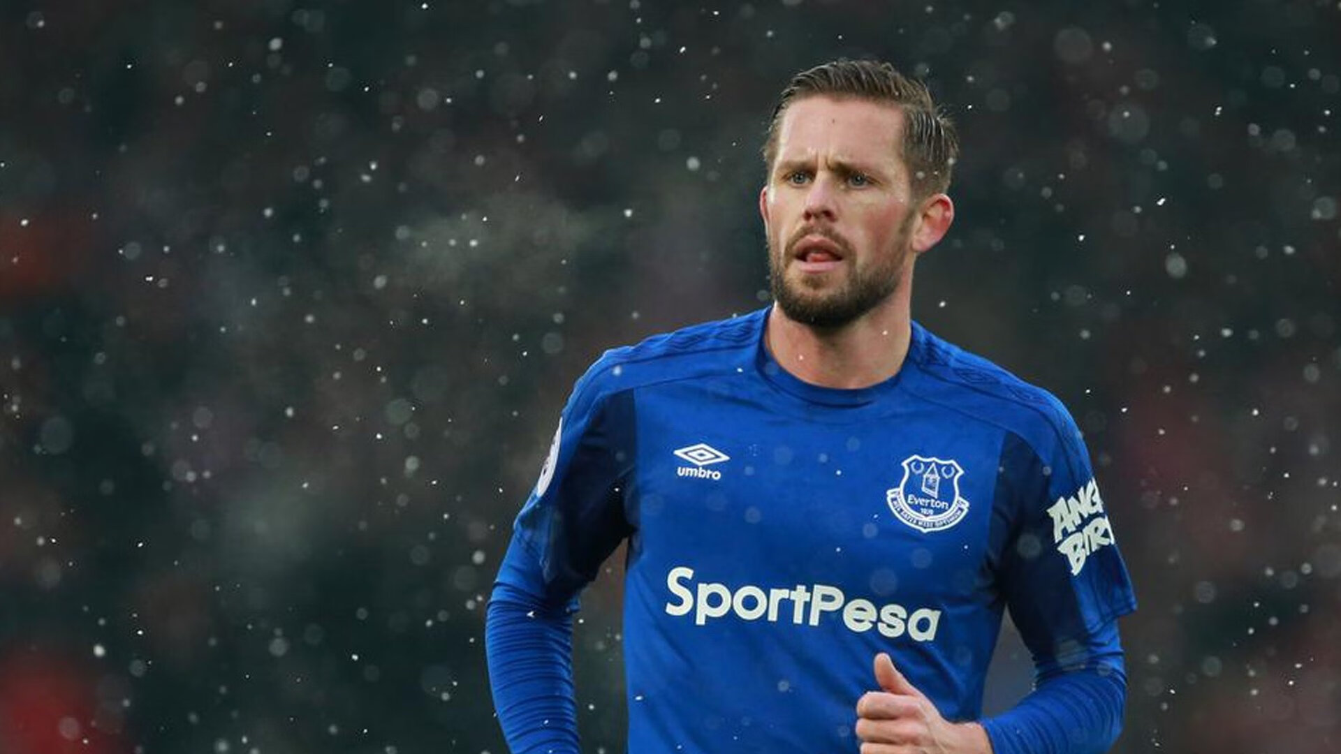 青少年篮球锦标赛：库里做客现场，现场投中长距离三分带动氛围！